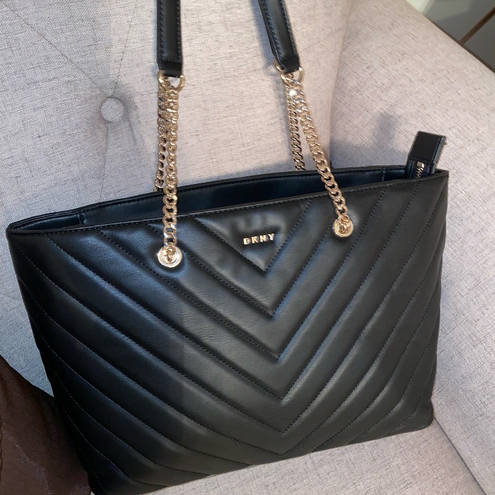 Black DKNY purse and wallet